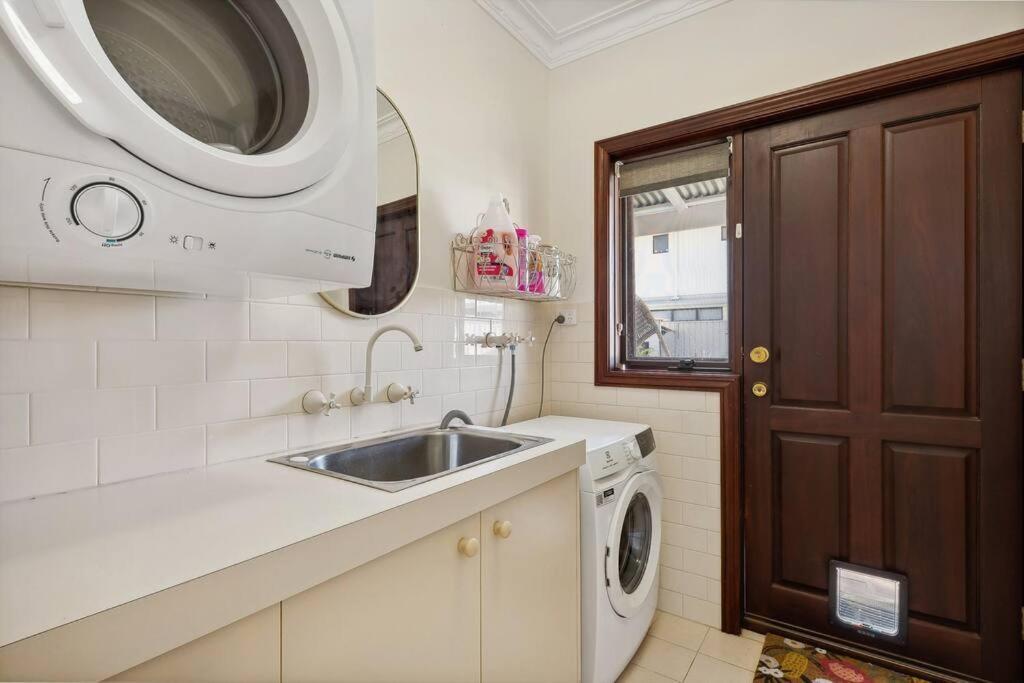 Holiday home Spacious & Artistic Pet Friendly Beachside Retreat