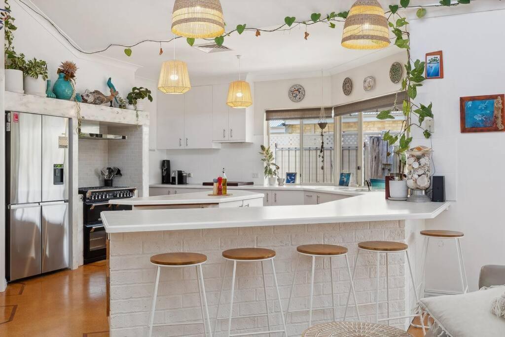Holiday home Spacious & Artistic Pet Friendly Beachside Retreat *