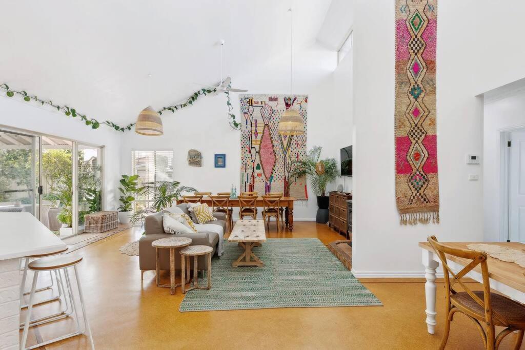 Holiday home Spacious & Artistic Pet Friendly Beachside Retreat *