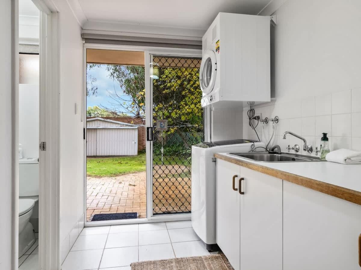 Beachfront Bliss, Waterfront Geographe Bay Holiday home Busselton