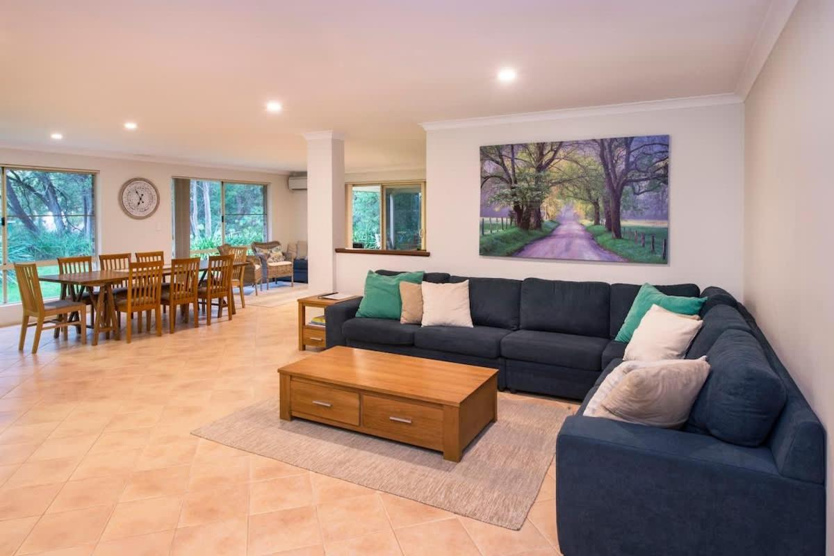 & Trees, Beachfront Siesta Park Holiday home Busselton
