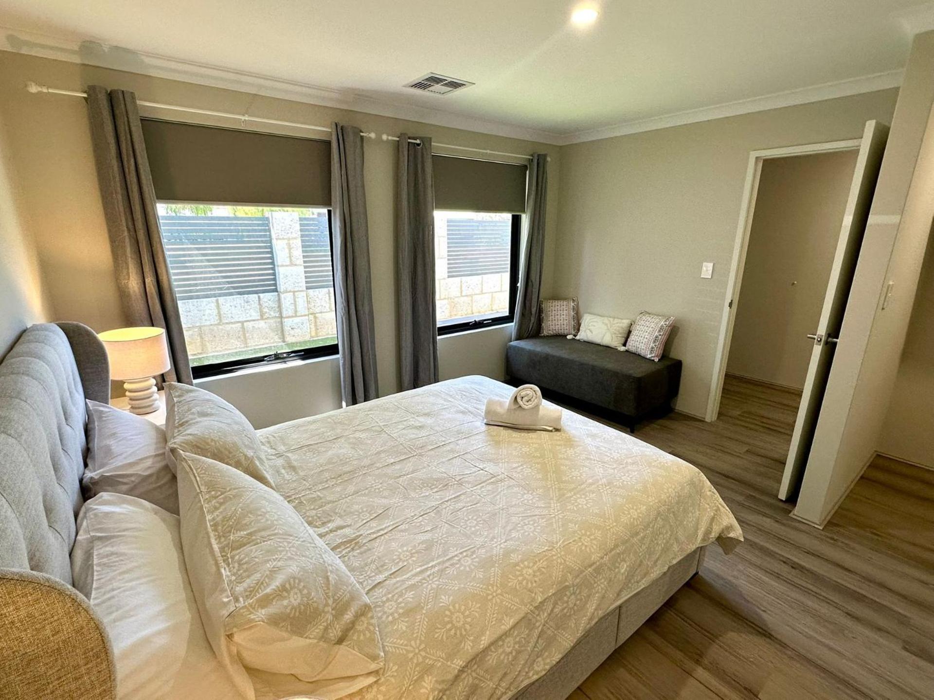 Arlia - * Busselton