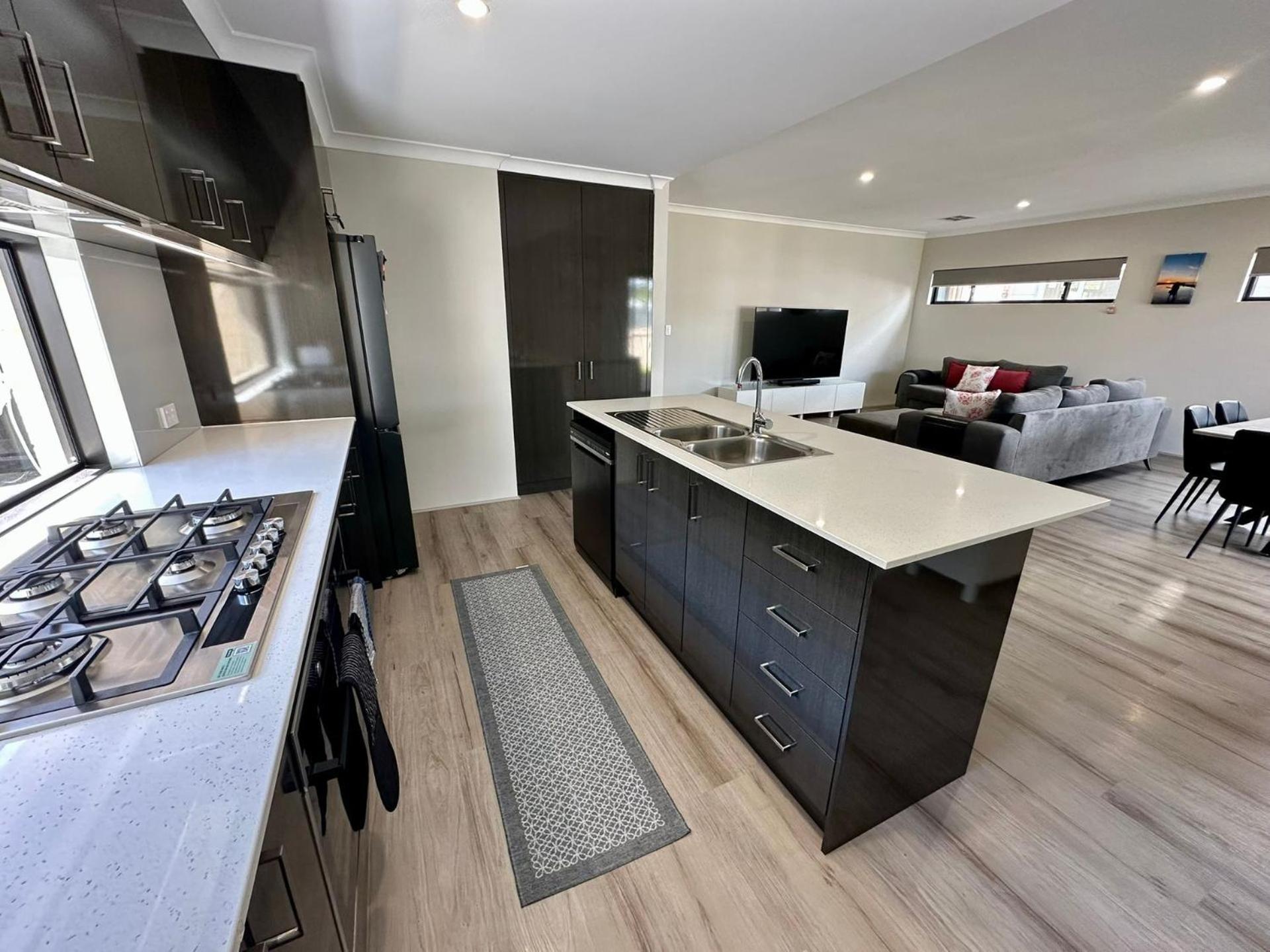 Arlia - * Busselton