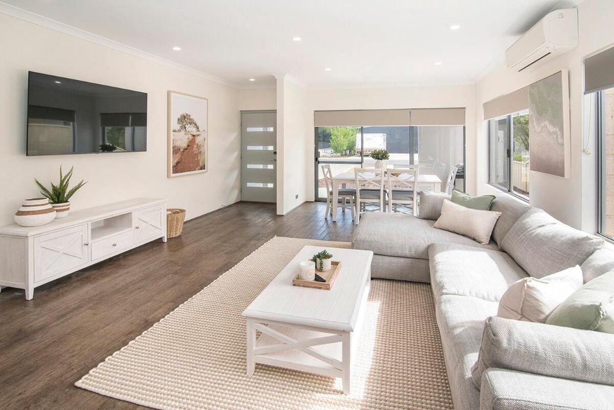 Minutes From Town And The Holiday home Busselton