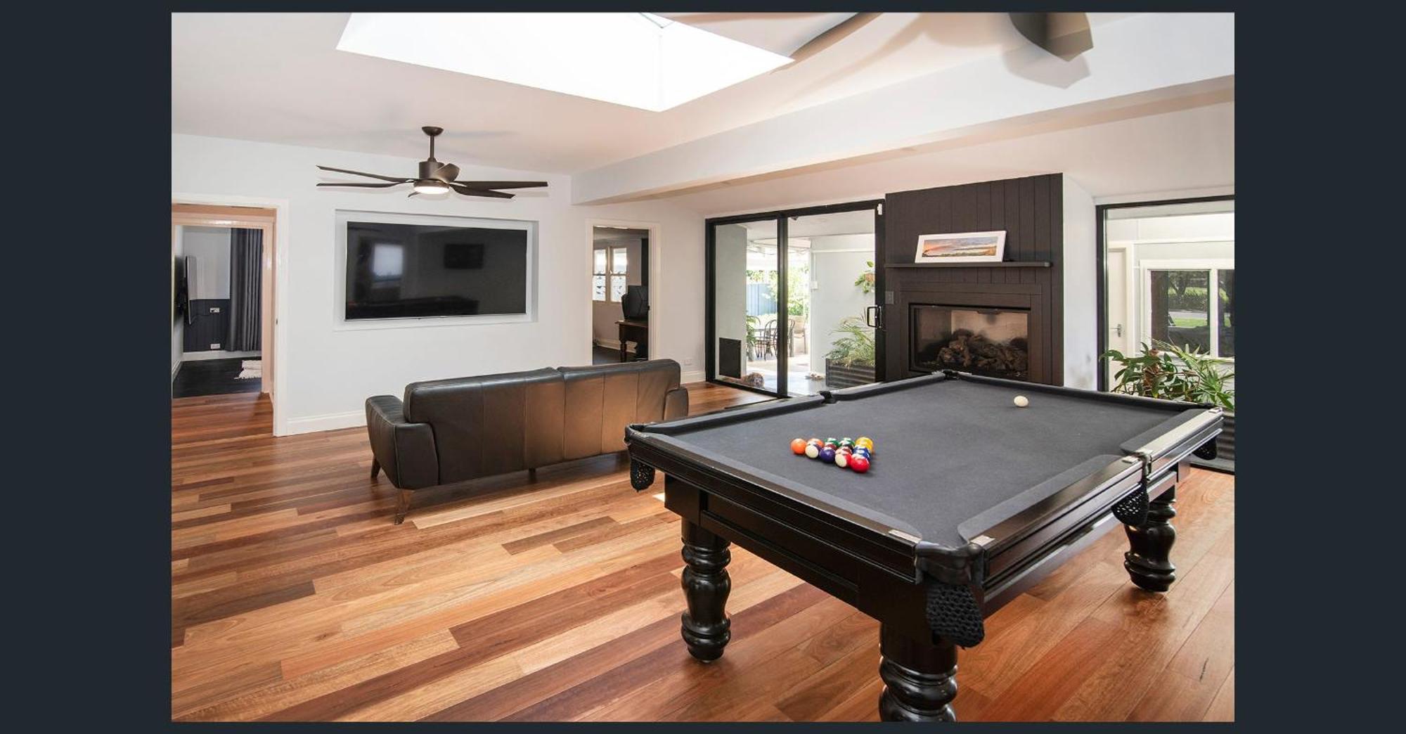 Huge Luxury Jetty Holiday home