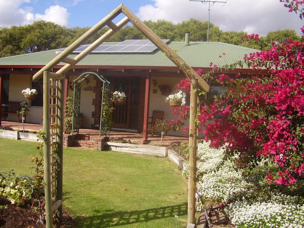 Marina Bed & Breakfast 3*