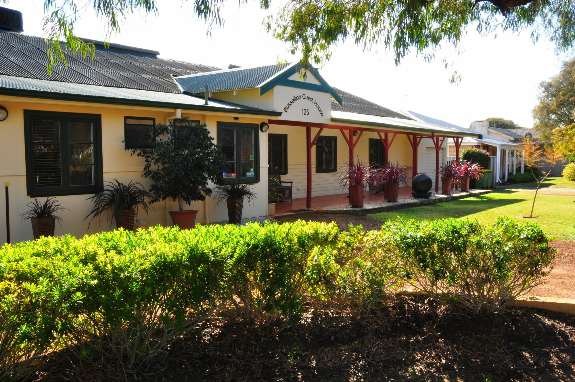 Guest house Busselton Guest House 4*