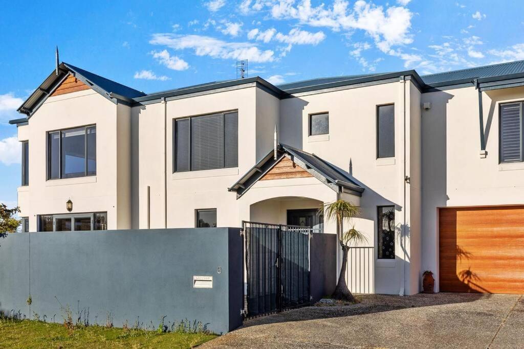 Beachfront Family Holiday Holiday home *