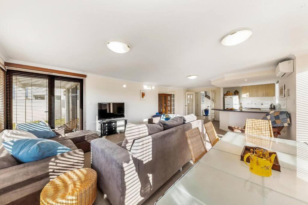 Beachfront Family Holiday *