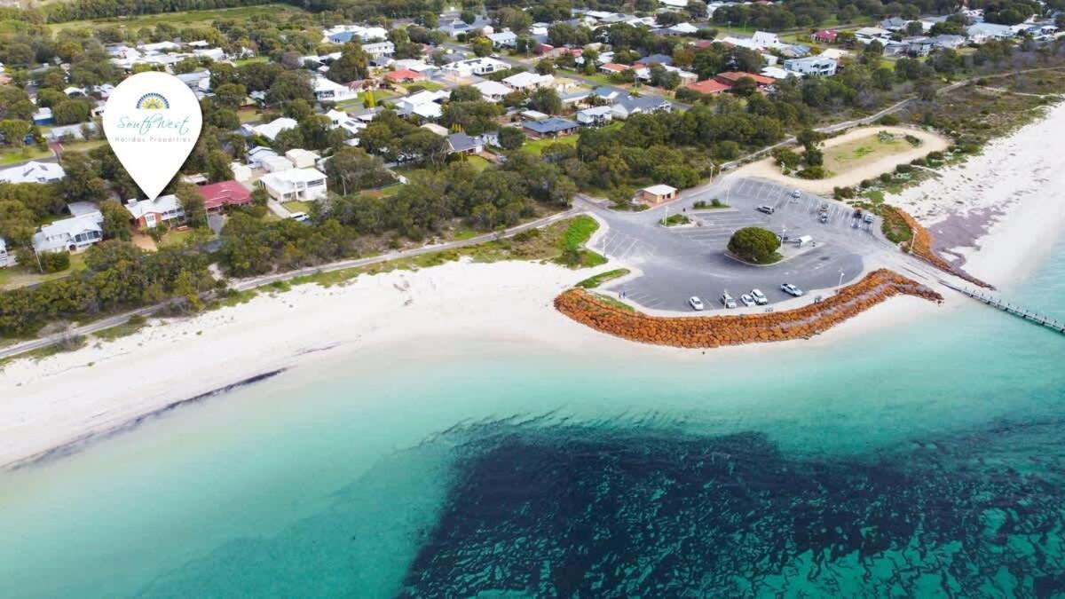 Beachfront Bliss, Waterfront Geographe Bay Holiday home