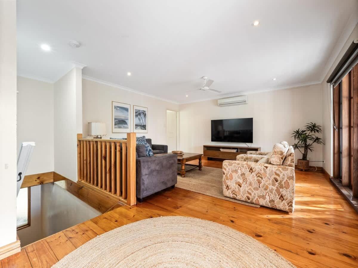 Beachfront Bliss, Waterfront Geographe Bay Holiday home *
