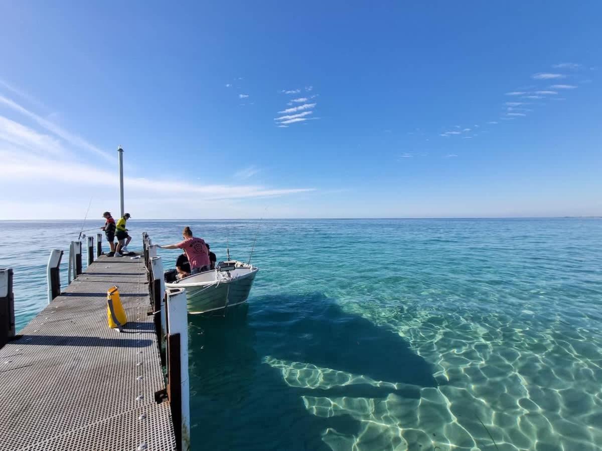 Beachfront Bliss, Waterfront Geographe Bay Holiday home Busselton