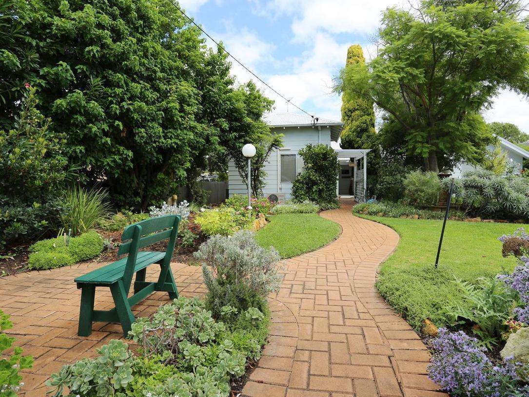 Guest house Jacaranda 4*