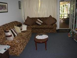 Jacaranda Guest house 4*