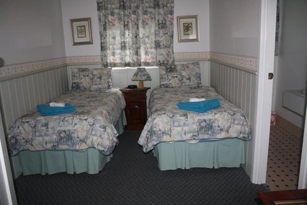 Jacaranda 4*