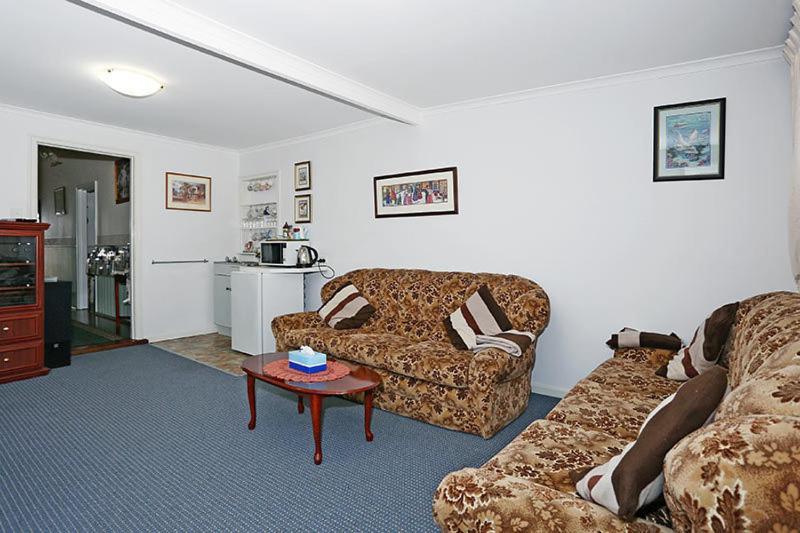 Jacaranda Guest house 4*
