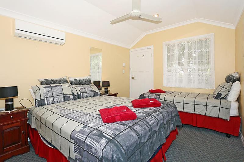 Jacaranda Guest house 4*