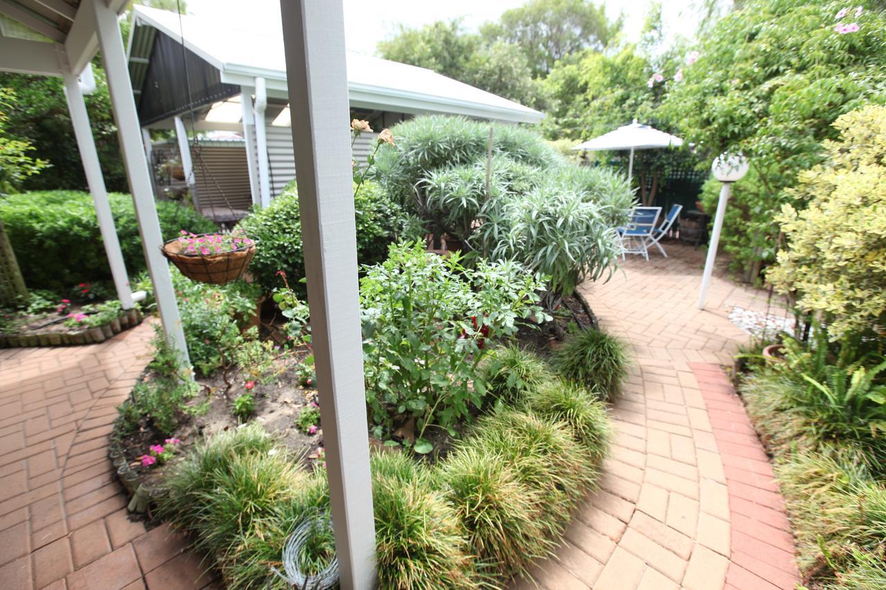 Jacaranda Guest house 4*