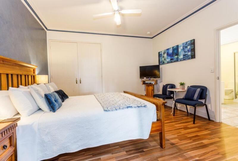 Bed & Breakfast Inn The Tuarts Guest Lodge Busselton Accommodation - Adults Only