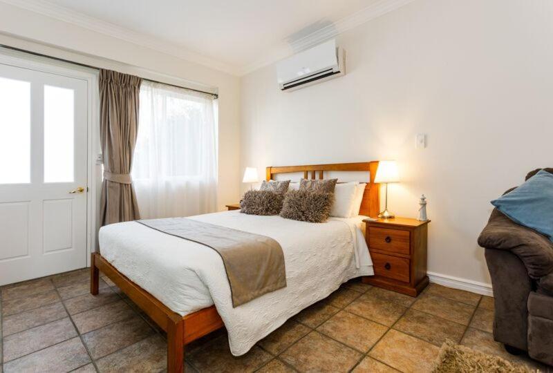 Inn The Tuarts Guest Lodge Busselton Accommodation - Adults Only Bed & Breakfast Busselton