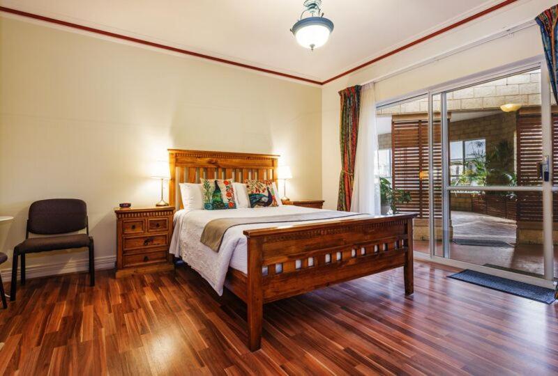 Inn The Tuarts Guest Lodge Busselton Accommodation - Adults Only Bed & Breakfast 4*