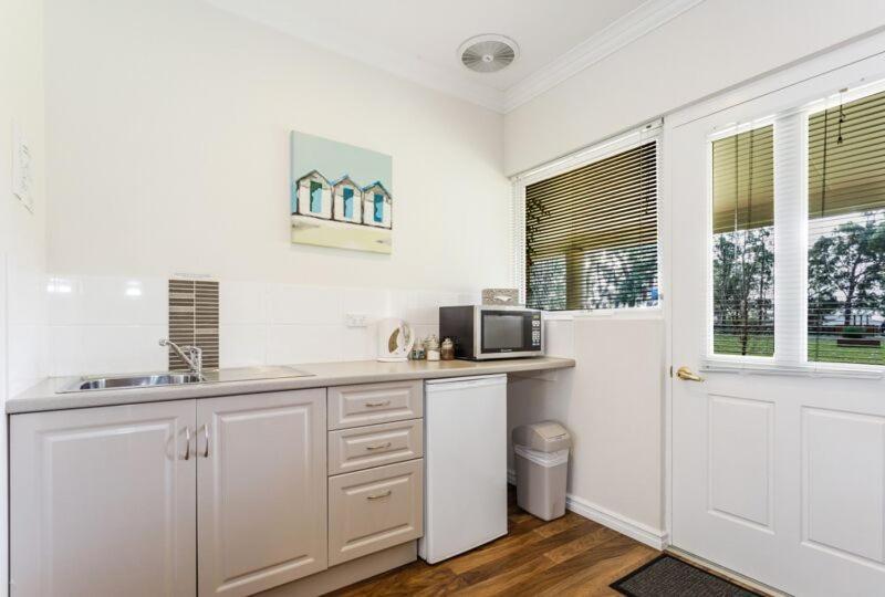 Bed & Breakfast Inn The Tuarts Guest Lodge Busselton Accommodation - Adults Only