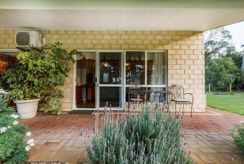 Bed & Breakfast Inn The Tuarts Guest Lodge Busselton Accommodation - Adults Only 4*
