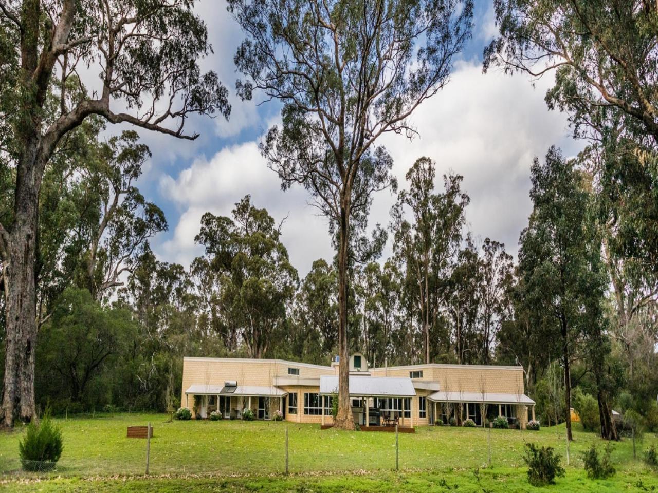 Inn The Tuarts Guest Lodge Busselton Accommodation - Adults Only Bed & Breakfast 4*